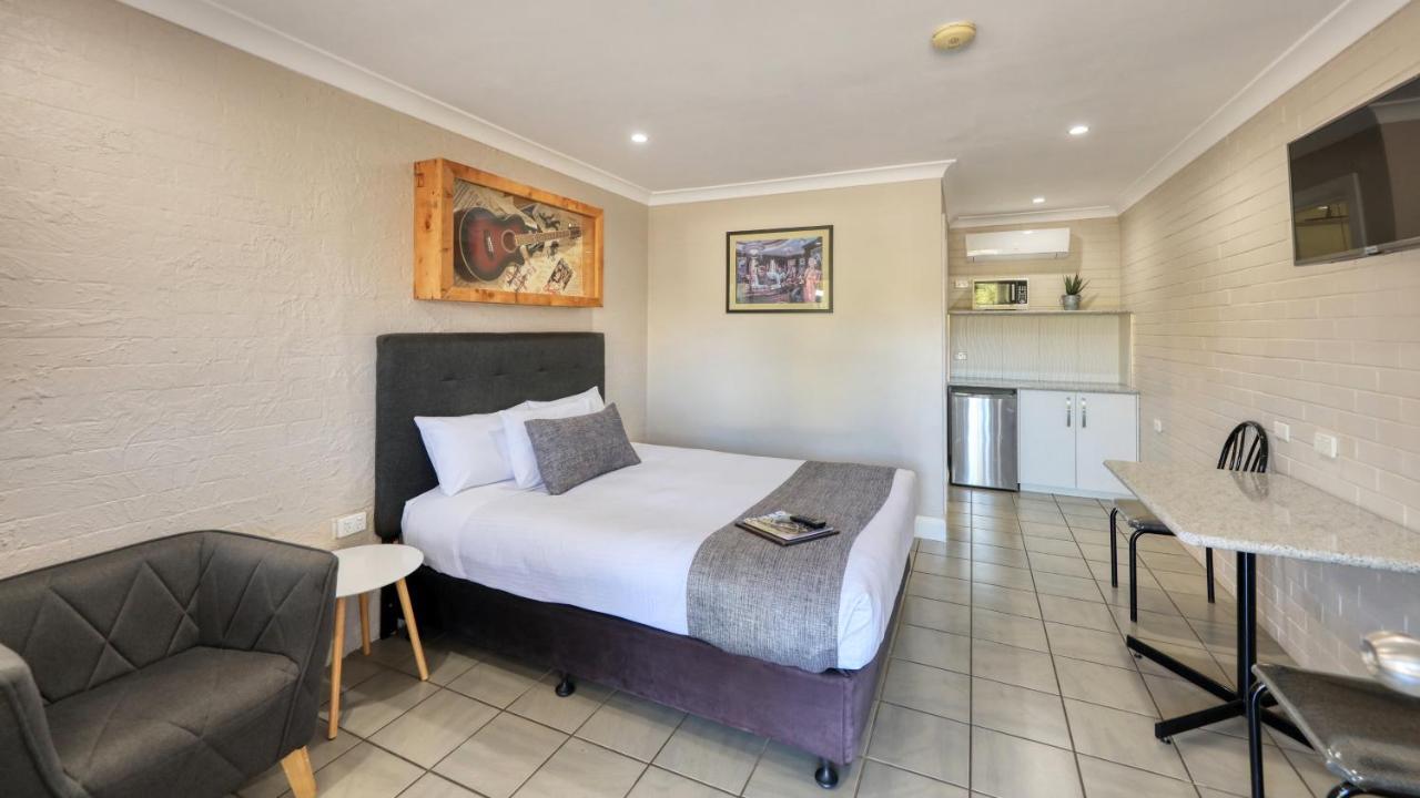 Country Leisure Motor Inn ดับโบ ภายนอก รูปภาพ