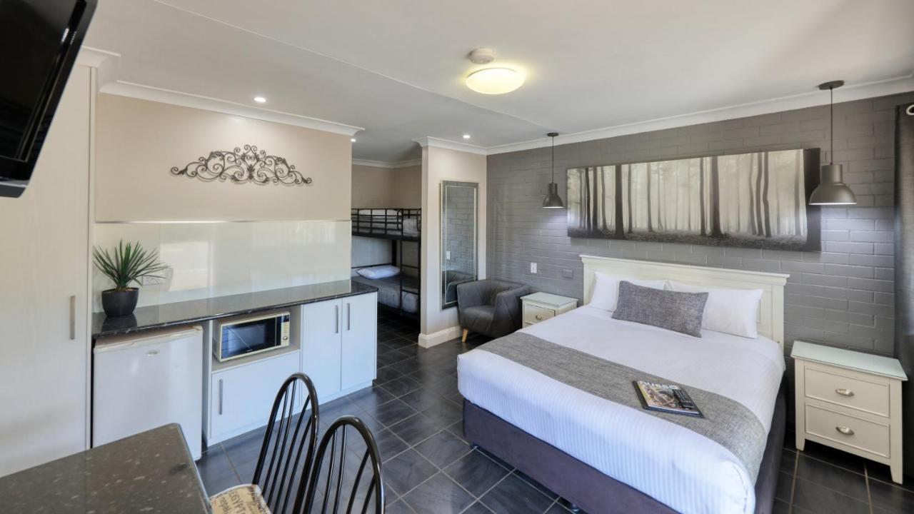 Country Leisure Motor Inn ดับโบ ภายนอก รูปภาพ