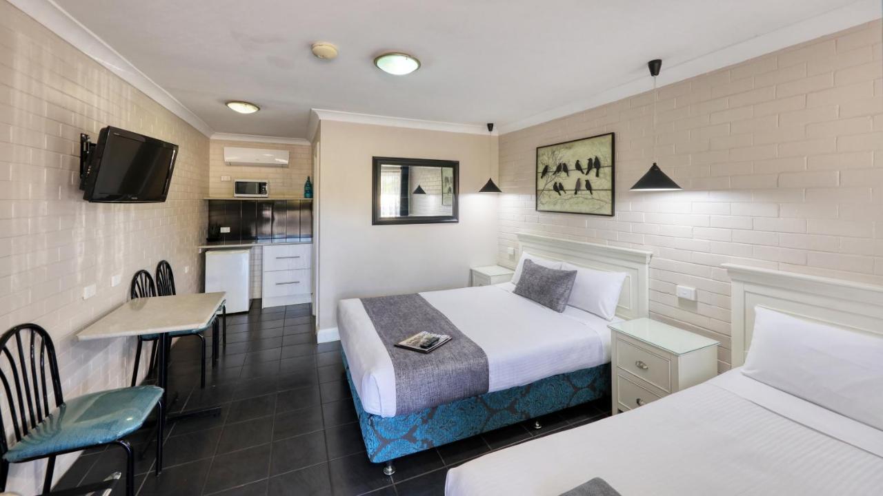 Country Leisure Motor Inn ดับโบ ภายนอก รูปภาพ