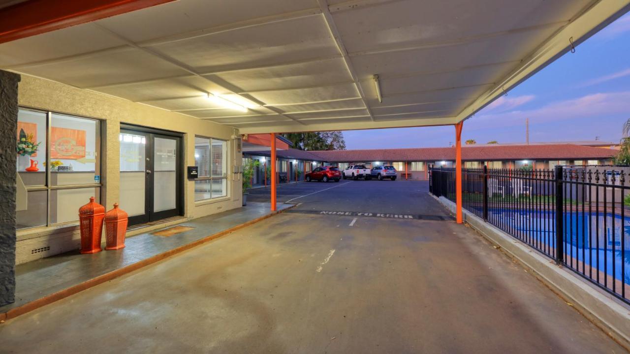 Country Leisure Motor Inn ดับโบ ภายนอก รูปภาพ