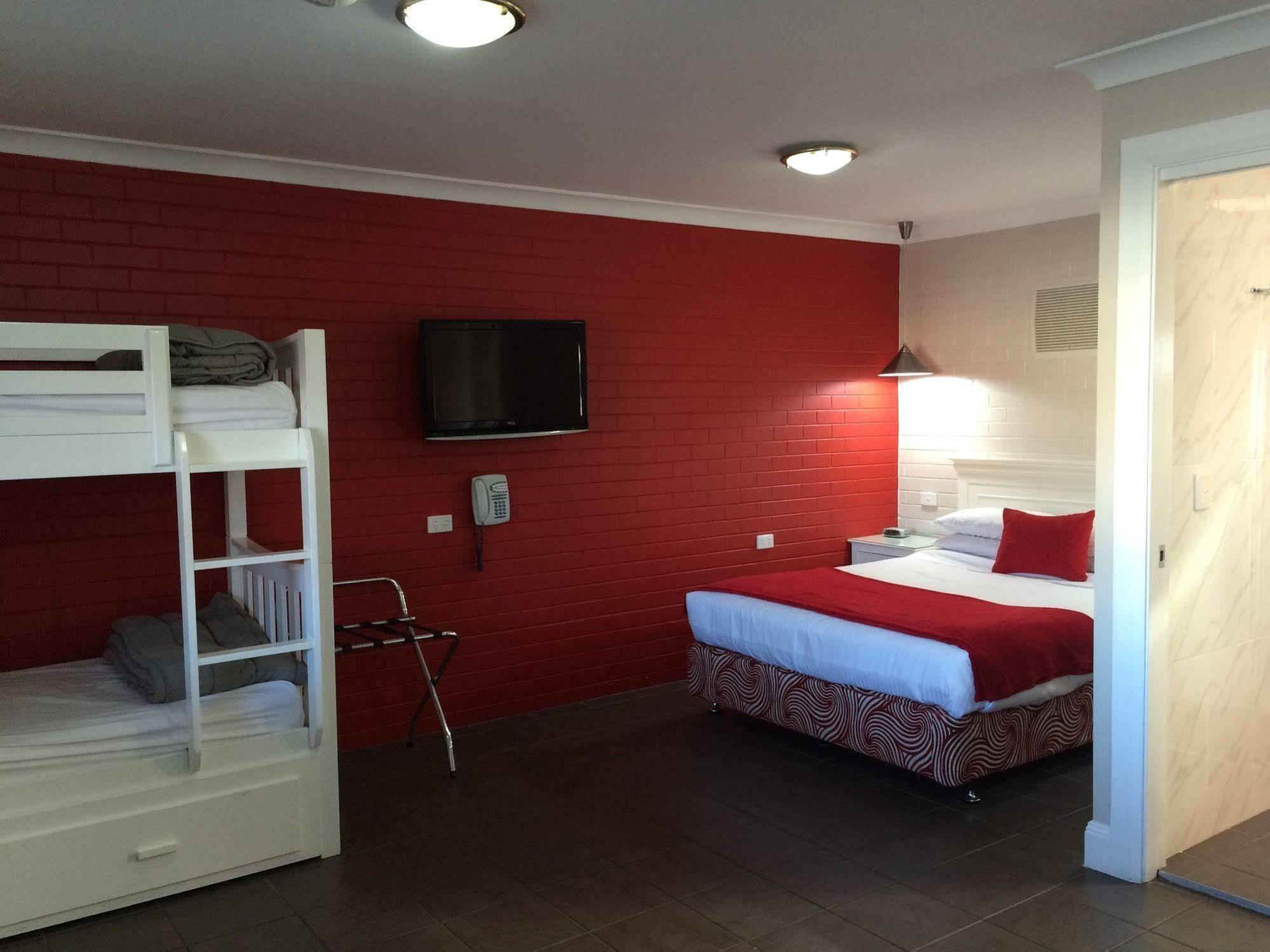 Country Leisure Motor Inn ดับโบ ภายนอก รูปภาพ
