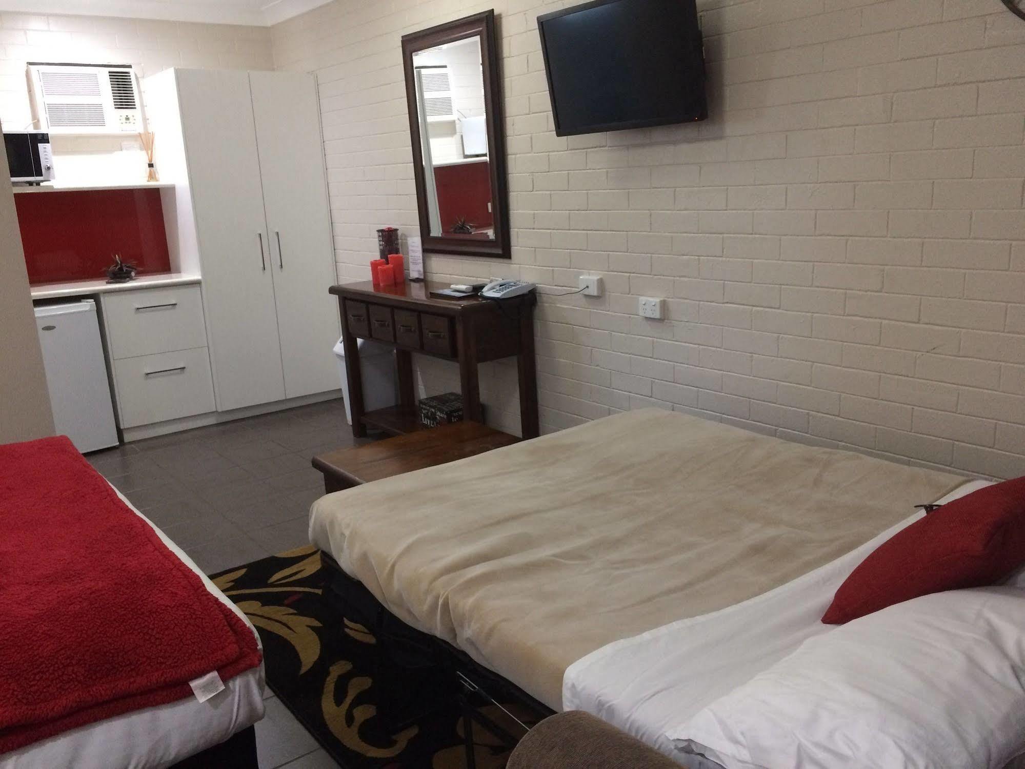 Country Leisure Motor Inn ดับโบ ภายนอก รูปภาพ